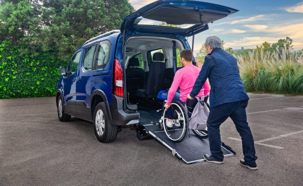 coches de alquiler adaptados para personas con movilidad reducida Ibiza