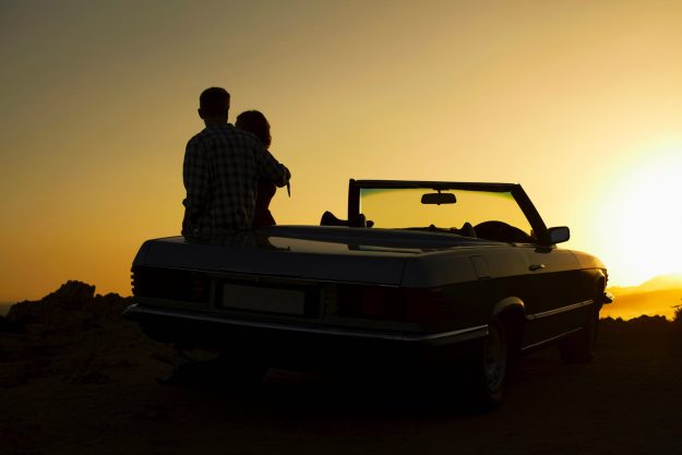Cómo aprovechar el coche de alquiler en Ibiza para ver el atardecer