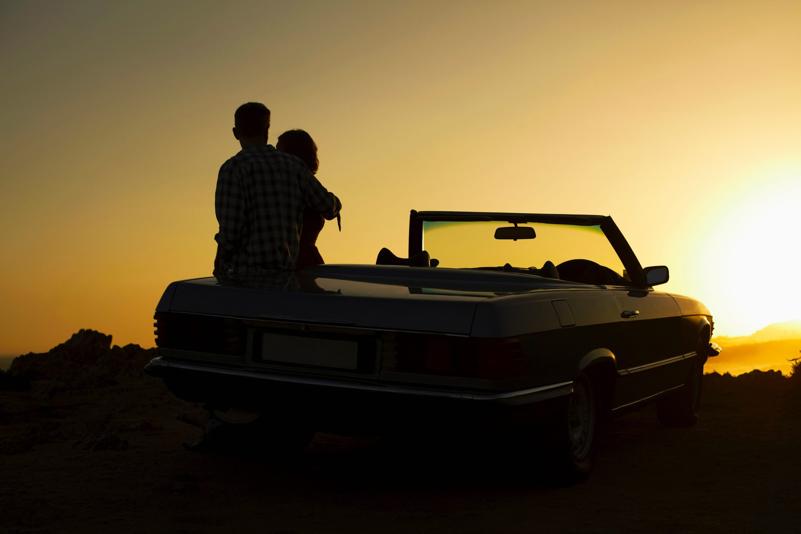 Cómo aprovechar el coche de alquiler en Ibiza para ver el atardecer