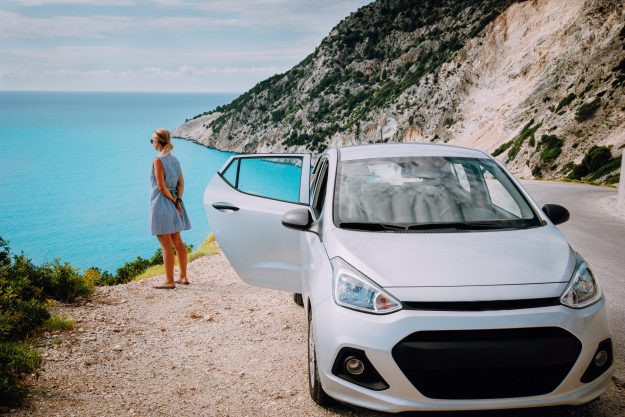 Qué servicios adicionales merece la pena contratar en tu coche de alquiler en Ibiza