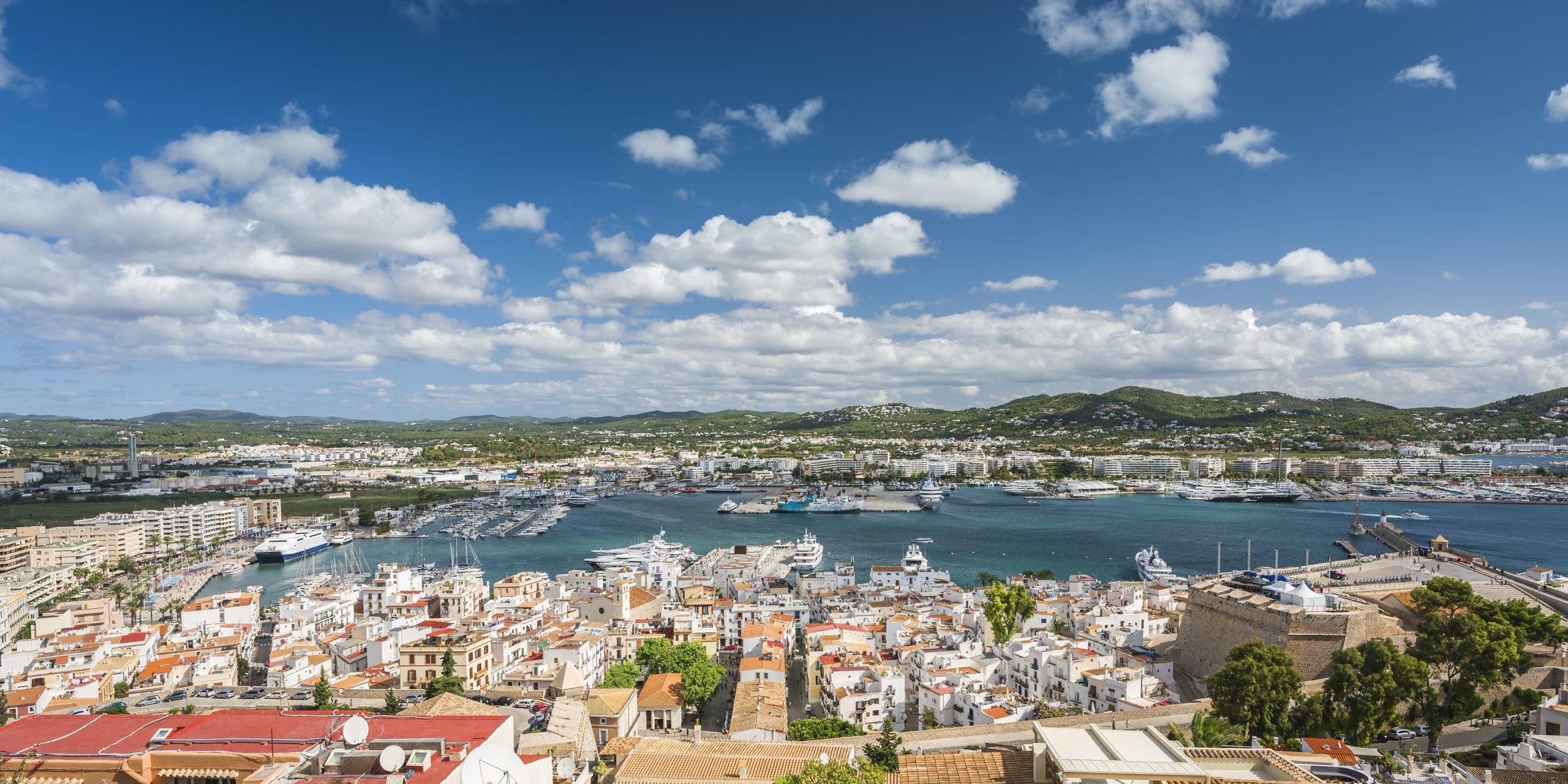 Puertos de Ibiza con coche de alquiler